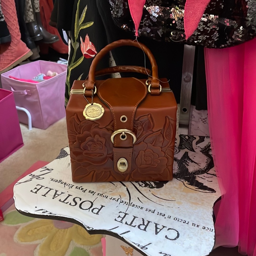 Patricia nash tooled leather purse used one time, it’s a beautiful purse.
